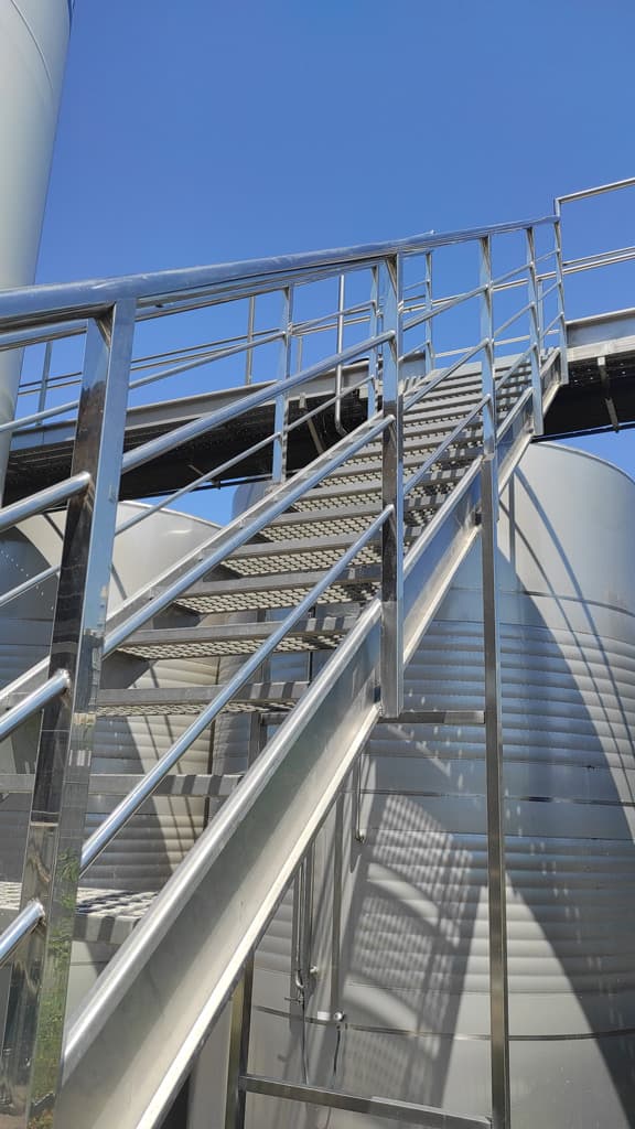 escalera metálica en Pontevedra