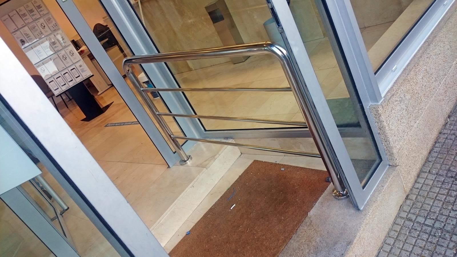 escalera metálica en Pontevedra