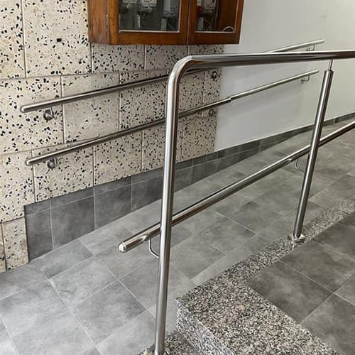 escalera metálica en Pontevedra
